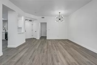 Photo #5: 2446391 Listing