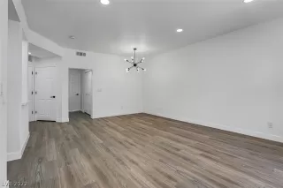 Photo #6: 2446391 Listing