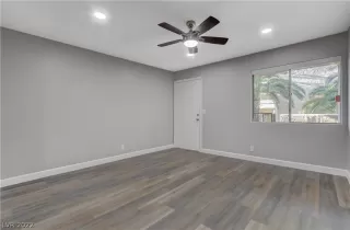 Photo #3: 2446417 Listing