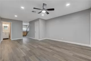 Photo #4: 2446417 Listing