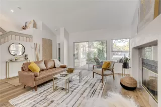 Photo #4: 2446429 Listing 