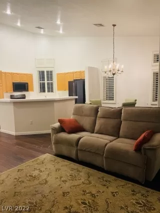 Photo #3: 2446461 Listing