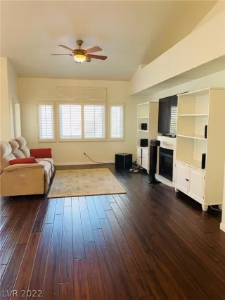 Photo #5: 2446461 Listing