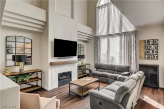 Photo #6: 2446552 Listing