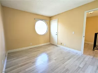 Photo #6: 2446598 Listing