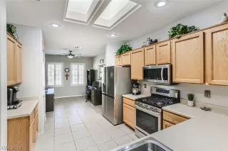 Photo #6: 2446617 Listing 