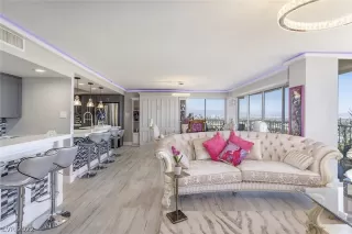 Photo #4: 2446640 Listing