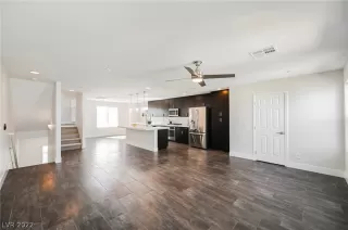 Photo #5: 2446677 Listing