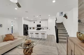 Photo #4: 2446687 Listing 