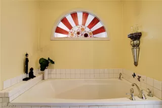 Photo #3: 2446767 Listing