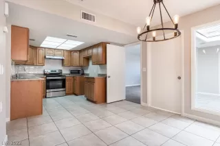 Photo #5: 2446794 Listing 