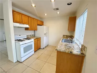 Photo #5: 2446803 Listing 