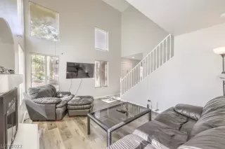 Photo #6: 2446808 Listing