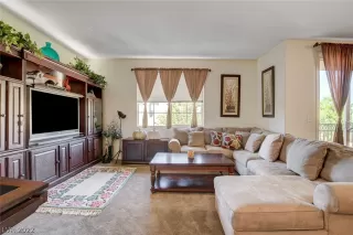 Photo #6: 2446828 Listing 