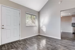 Photo #5: 2446829 Listing