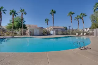 Photo #4: 2446852 Listing