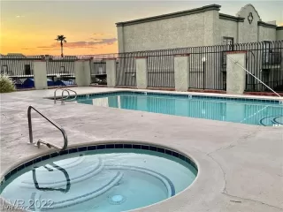 Photo #2: 2446856 Listing 