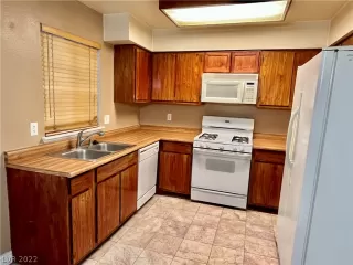 Photo #6: 2446856 Listing 