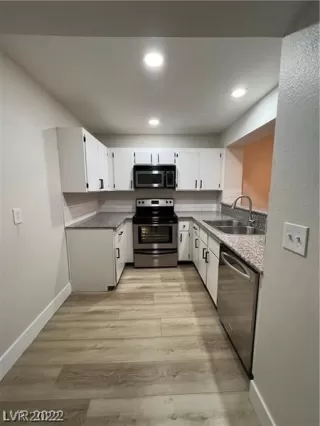 Photo #5: 2446867 Listing 