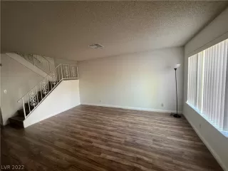 Photo #4: 2446872 Listing 