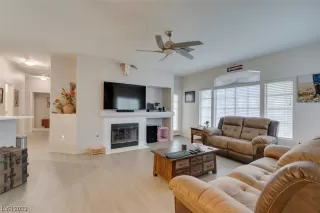 Photo #4: 2446876 Listing