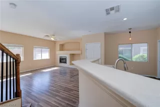 Photo #4: 2446881 Listing