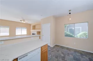 Photo #5: 2446881 Listing