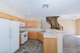 Photo #6: 2446881 Listing