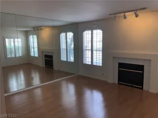 Photo #3: 2446886 Listing 