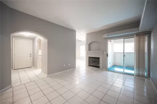 Photo #5: 2446894 Listing