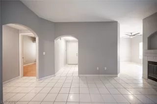 Photo #6: 2446894 Listing