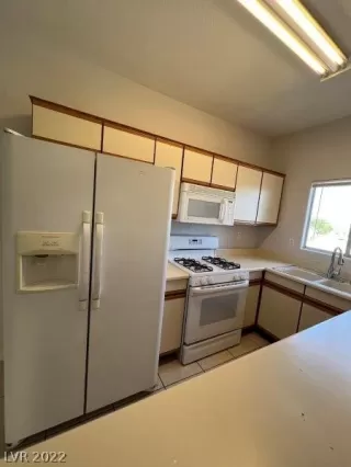 Photo #3: 2446935 Listing 