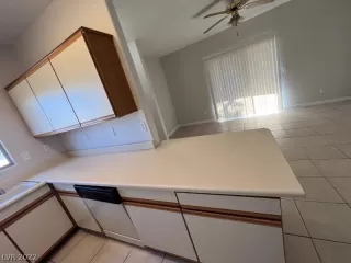 Photo #4: 2446935 Listing 