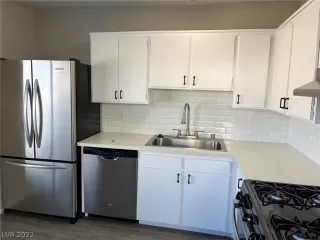 Photo #5: 2446949 Listing 