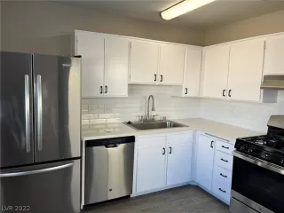 Photo #6: 2446949 Listing 