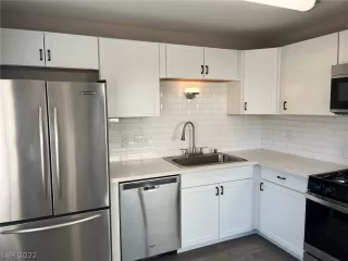 Photo #6: 2446953 Listing 