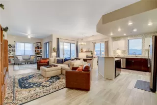 Photo #4: 2447056 Listing