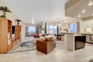 Photo #5: 2447056 Listing