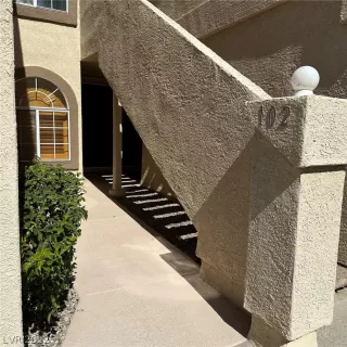 Photo #1: 2447079 Listing 