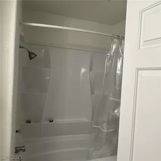 Photo #5: 2447079 Listing 