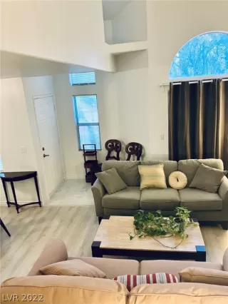 Photo #3: 2447140 Listing