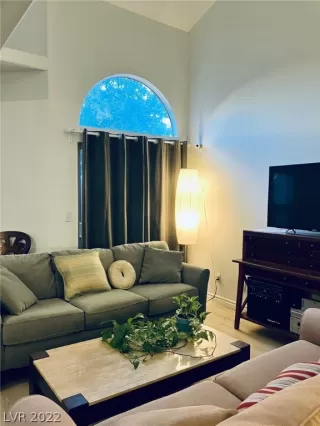 Photo #4: 2447140 Listing