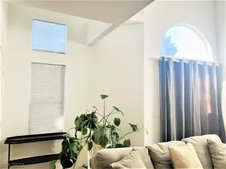 Photo #5: 2447140 Listing