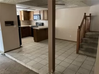 Photo #3: 2447143 Listing