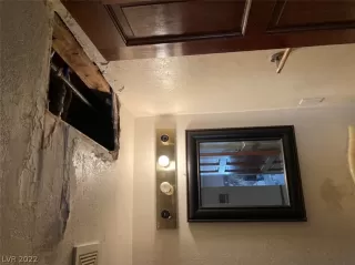 Photo #5: 2447143 Listing