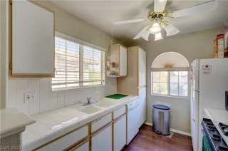 Photo #4: 2447194 Listing