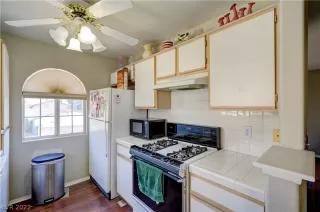 Photo #5: 2447194 Listing