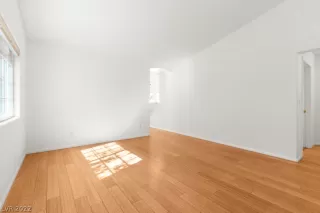 Photo #4: 2447252 Listing