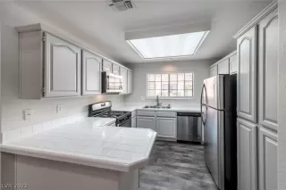 Photo #4: 2447258 Listing 