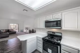 Photo #5: 2447258 Listing 